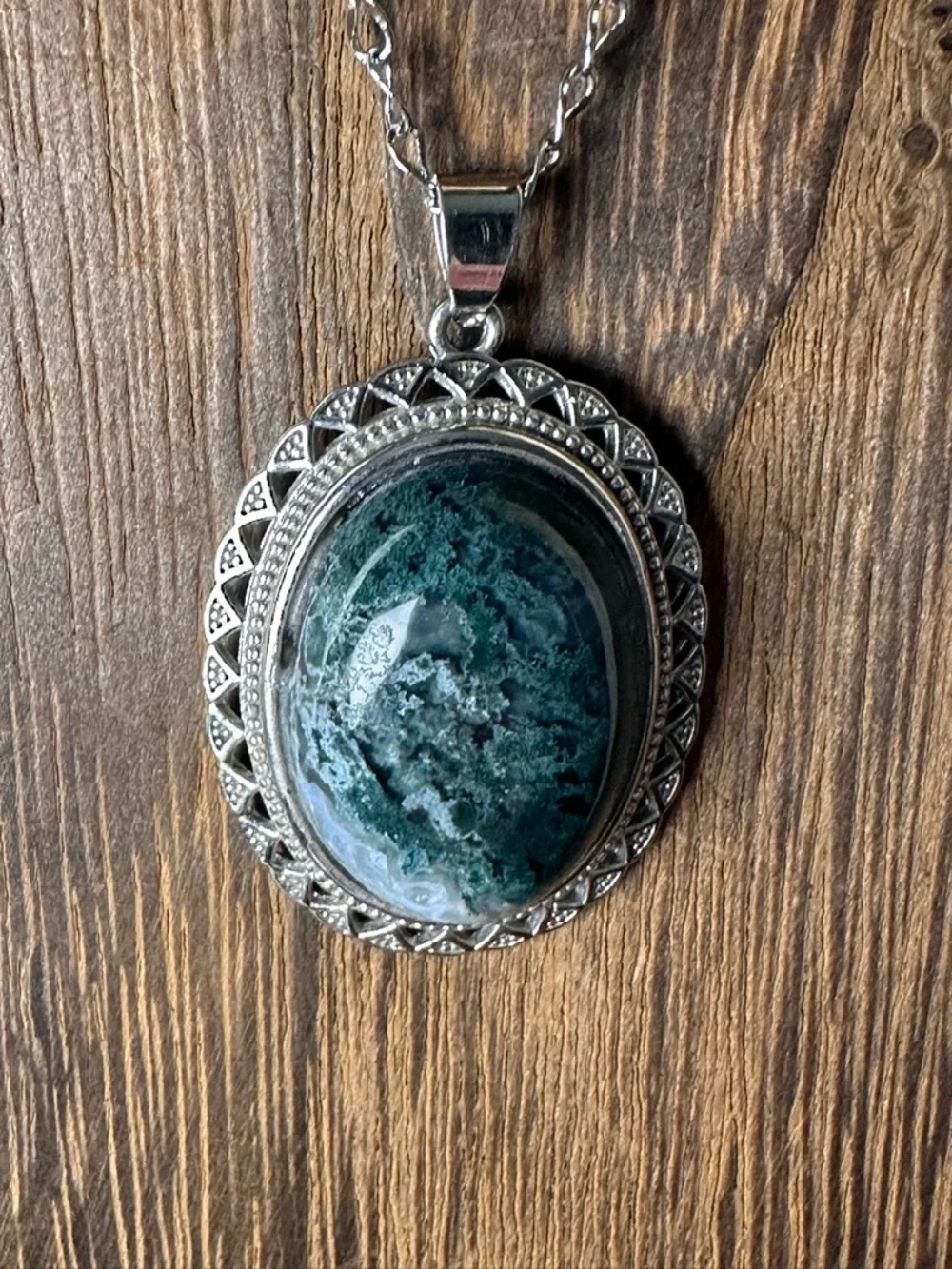 Silver-Tone Green Stone Oval Pendant Necklace - Women Jewelry - Picture 11 of 15